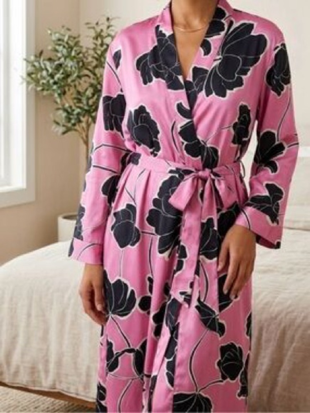 Stars Above Satin Robe Floral Long Sleeve Women’s Medium/Large Tie Pockets NEW
